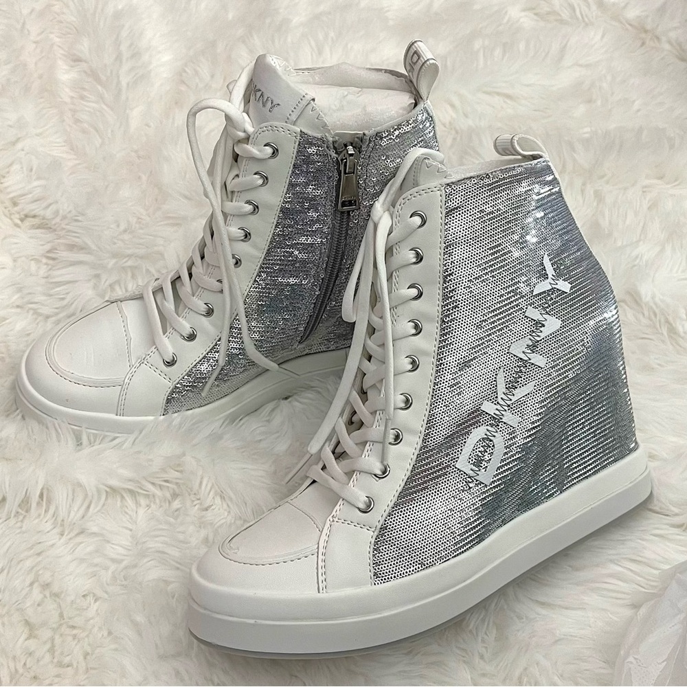 New DKNY women’s Sequined High-Top Sophie Wedge Sneakers shoes 9 M sliver 🎁 mom